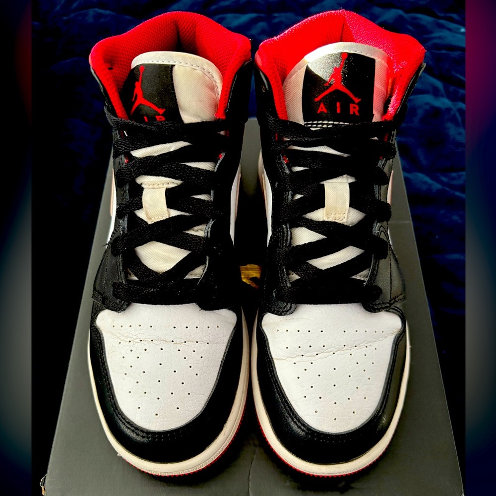 Boy’s Nike Air Jordan 1 Mid